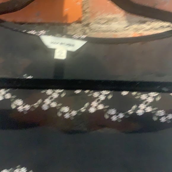 Max Studio printed bell sleeve wrap blouse - XS - Picture 3 of 5